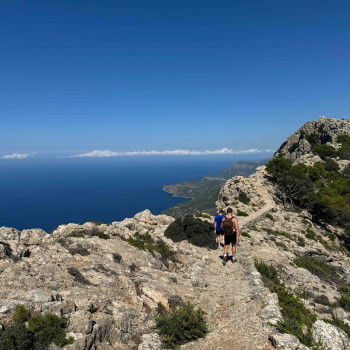 The breath taking ridge walk along the Archduke's Trail offers staggering views to the mountains and the sea. 