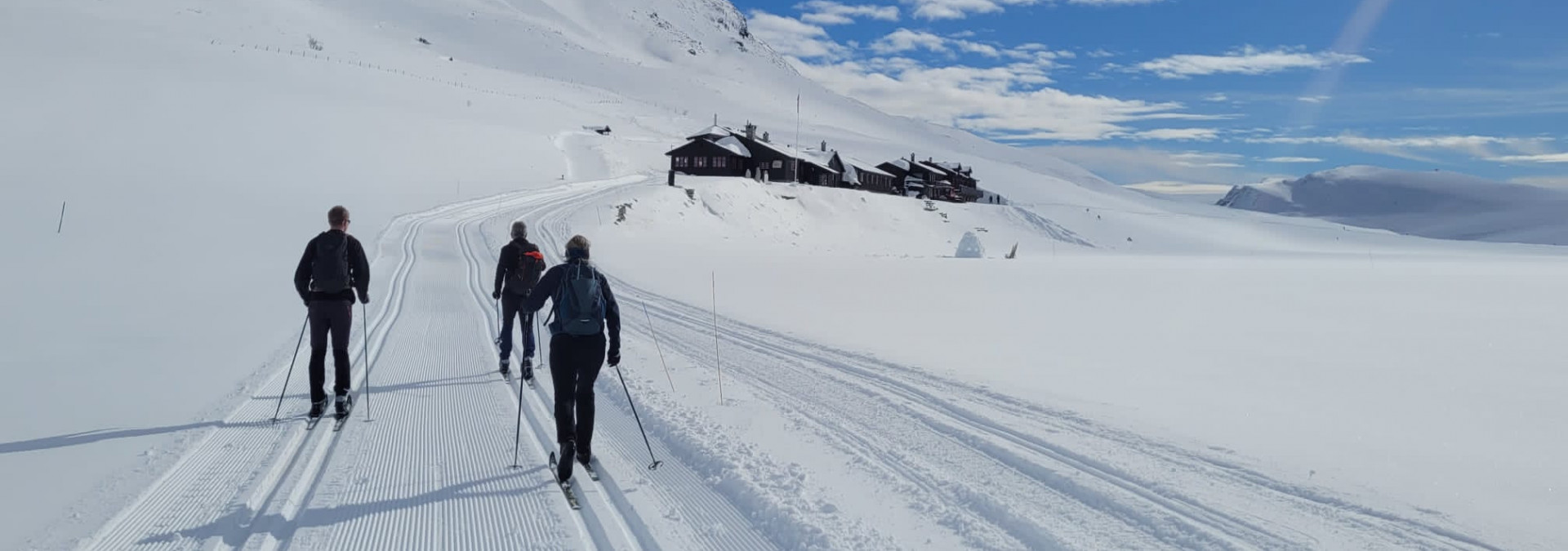 Skiing to the huts in Rondane.