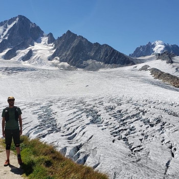 Running up to Le Tour Glacier